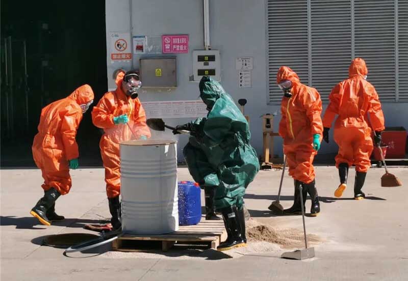 Le service EHS organise des exercices d'urgence en cas de fuite de déchets dangereux